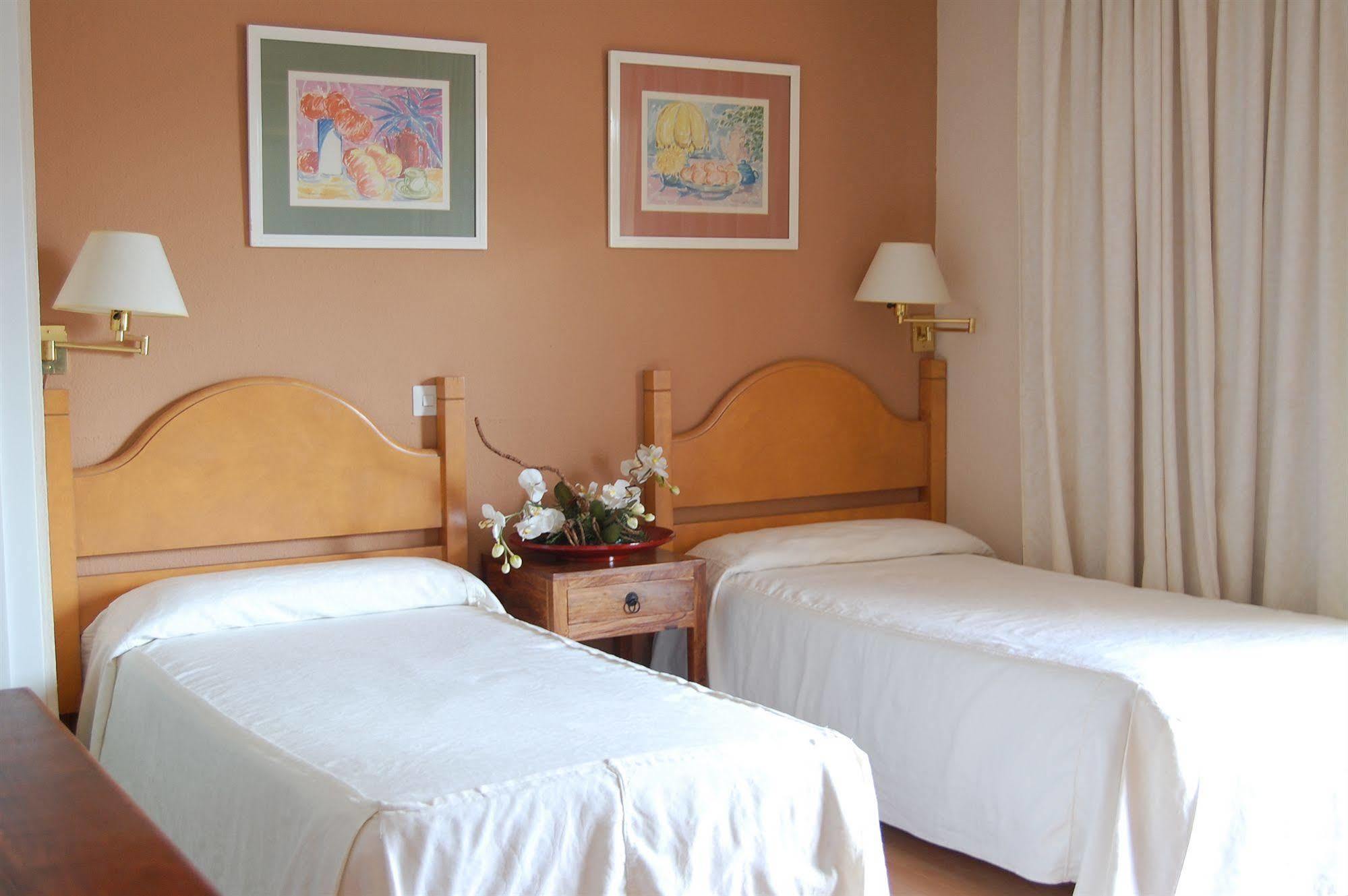 Hotel El Faro Marbella Bagian luar foto